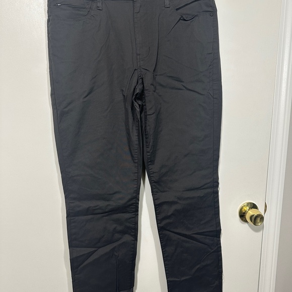 F. Weatherproof Black Chinos Sleek and Comfortable - Picture 1 of 4